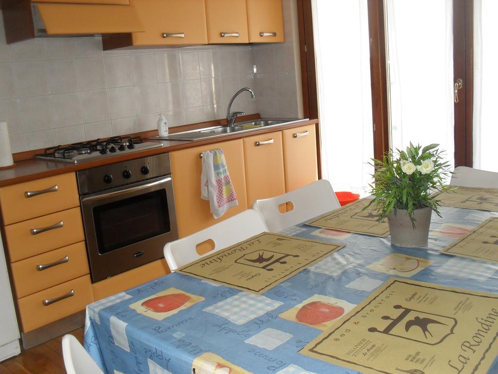 La Rondine Apartment Лука Стая снимка
