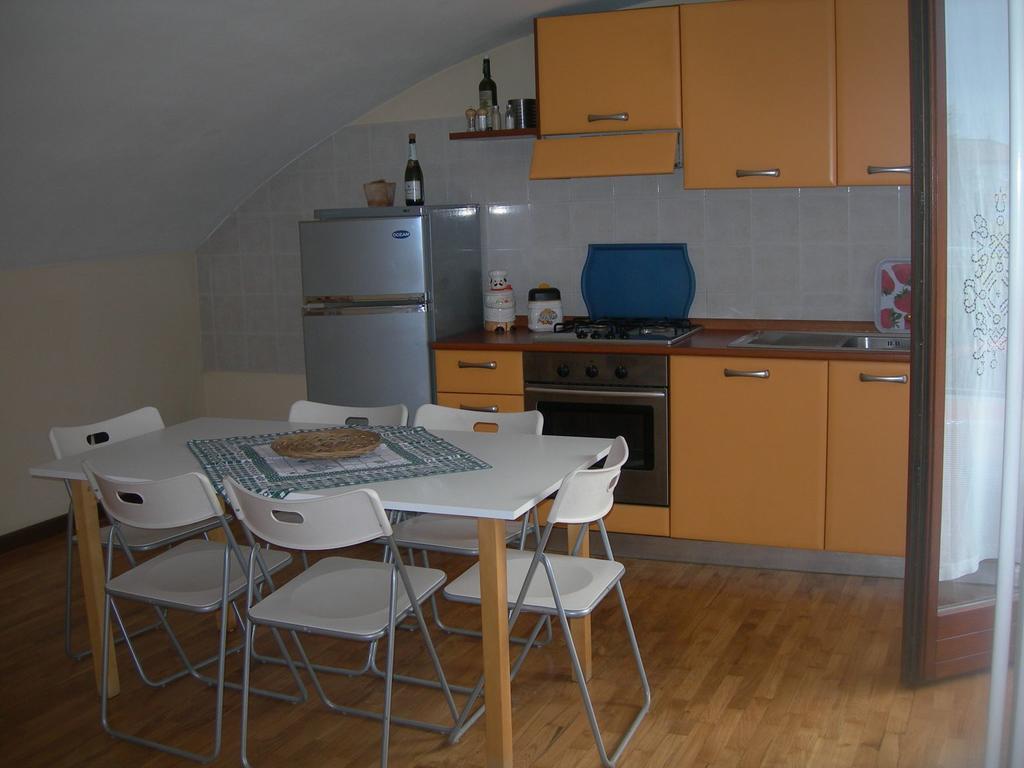 La Rondine Apartment Лука Екстериор снимка