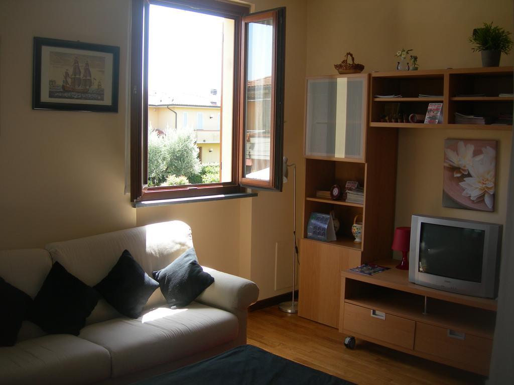 La Rondine Apartment Лука Екстериор снимка