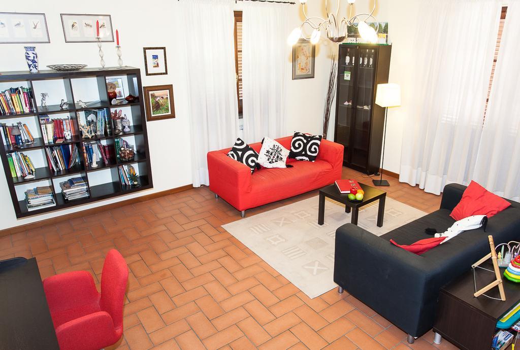 La Rondine Apartment Лука Екстериор снимка