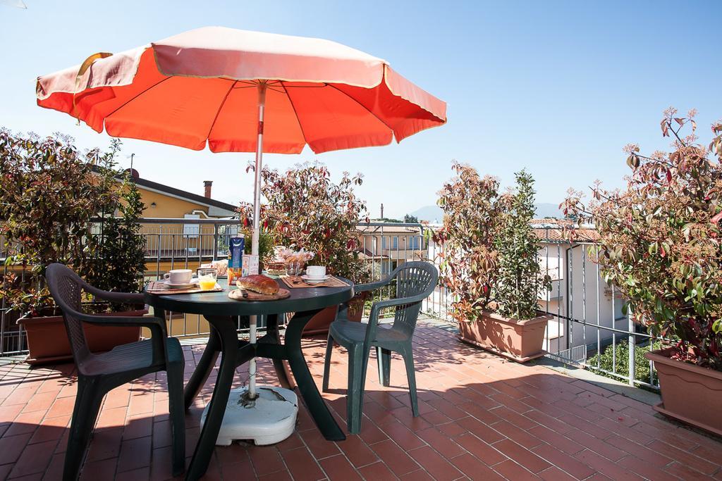 La Rondine Apartment Лука Екстериор снимка