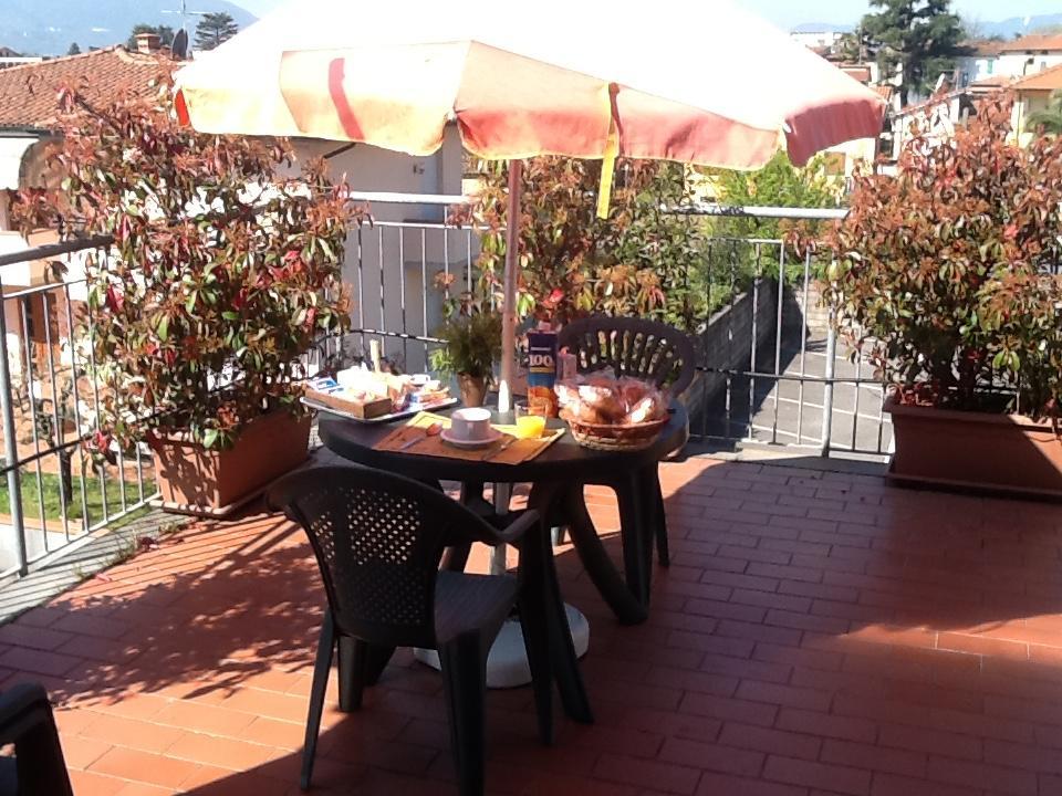 La Rondine Apartment Лука Екстериор снимка