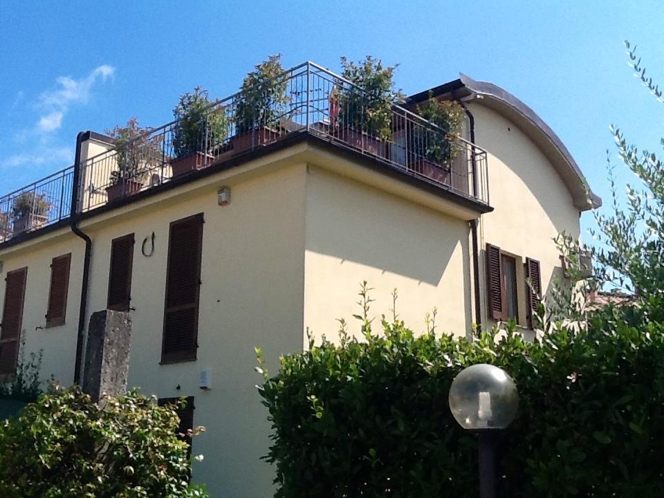 La Rondine Apartment Лука Екстериор снимка