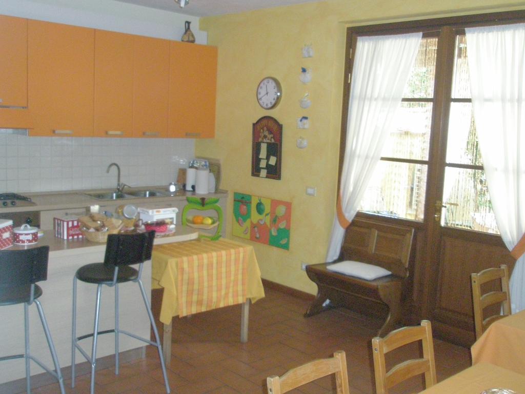 La Rondine Apartment Лука Екстериор снимка