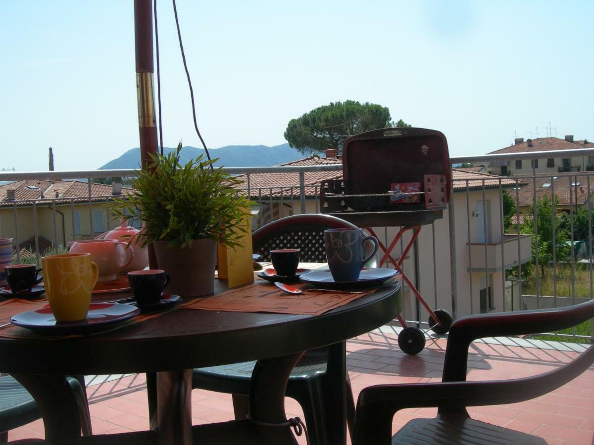 La Rondine Apartment Лука Екстериор снимка