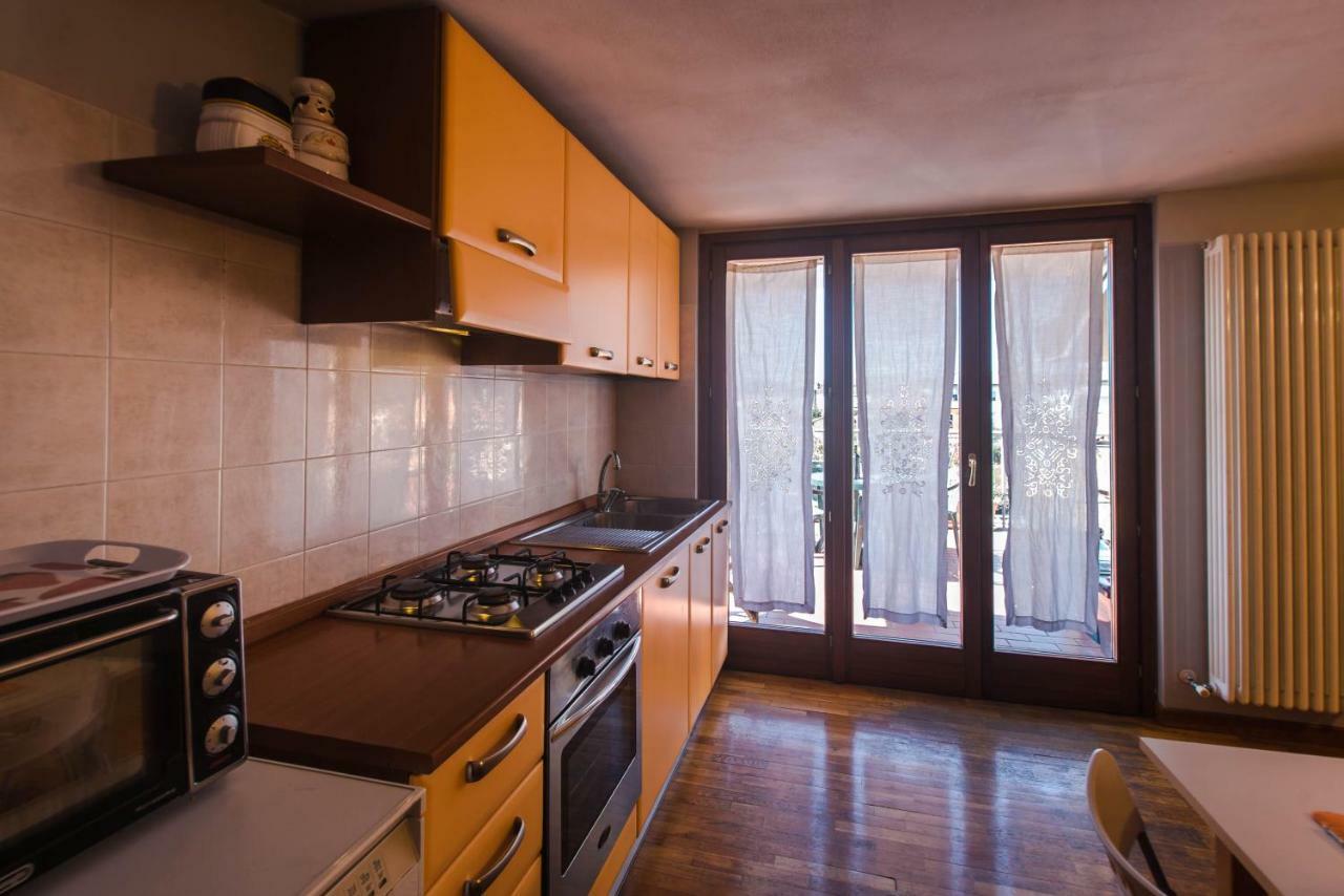 La Rondine Apartment Лука Екстериор снимка