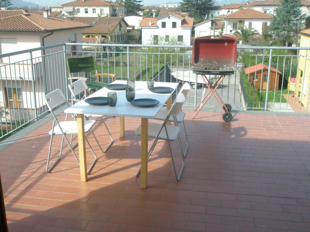 La Rondine Apartment Лука Екстериор снимка